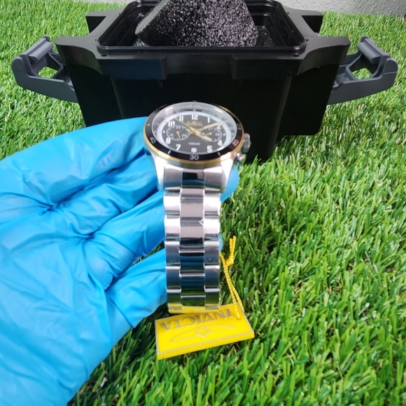 Invicta Speedway 46mm Stainless Steel Case and Band with Black Dial Men's... - Picture 3 of 9